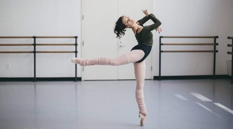 Here are the top 5 optional casual ballet practice outfits you may consider while looking for fashion attire for your dance classes